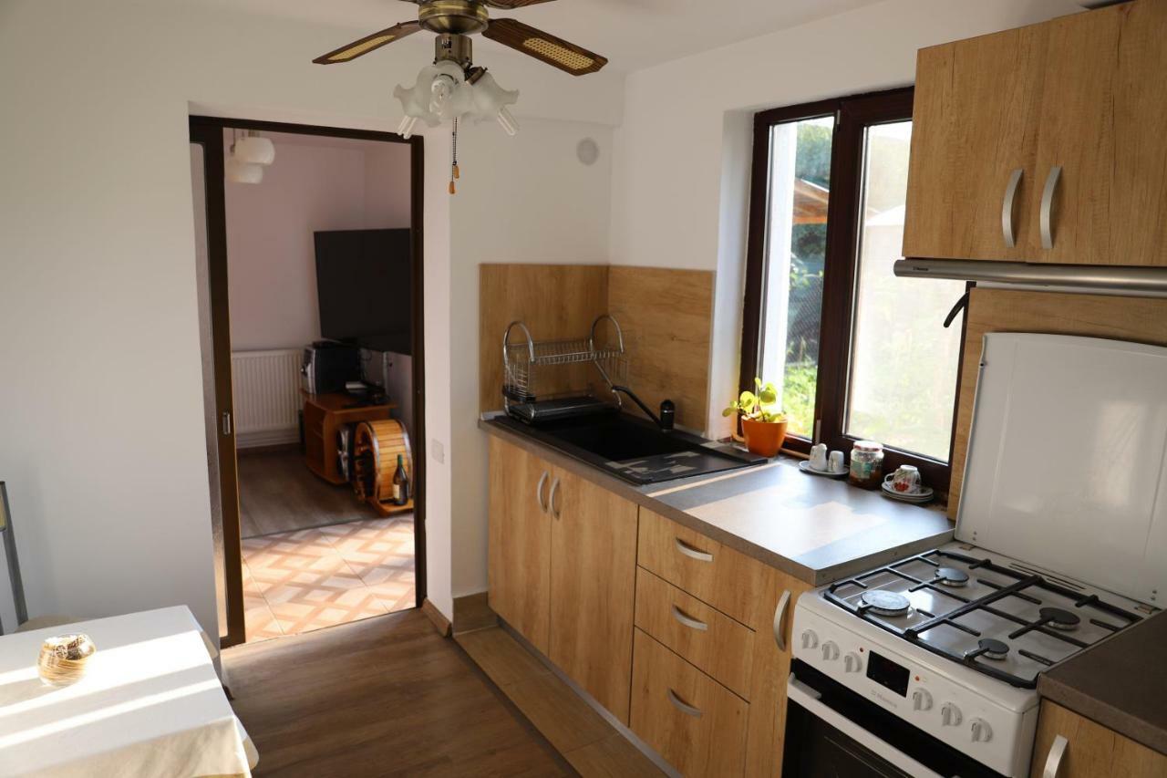 Upstairs Residence ทาร์กู จิอู ภายนอก รูปภาพ