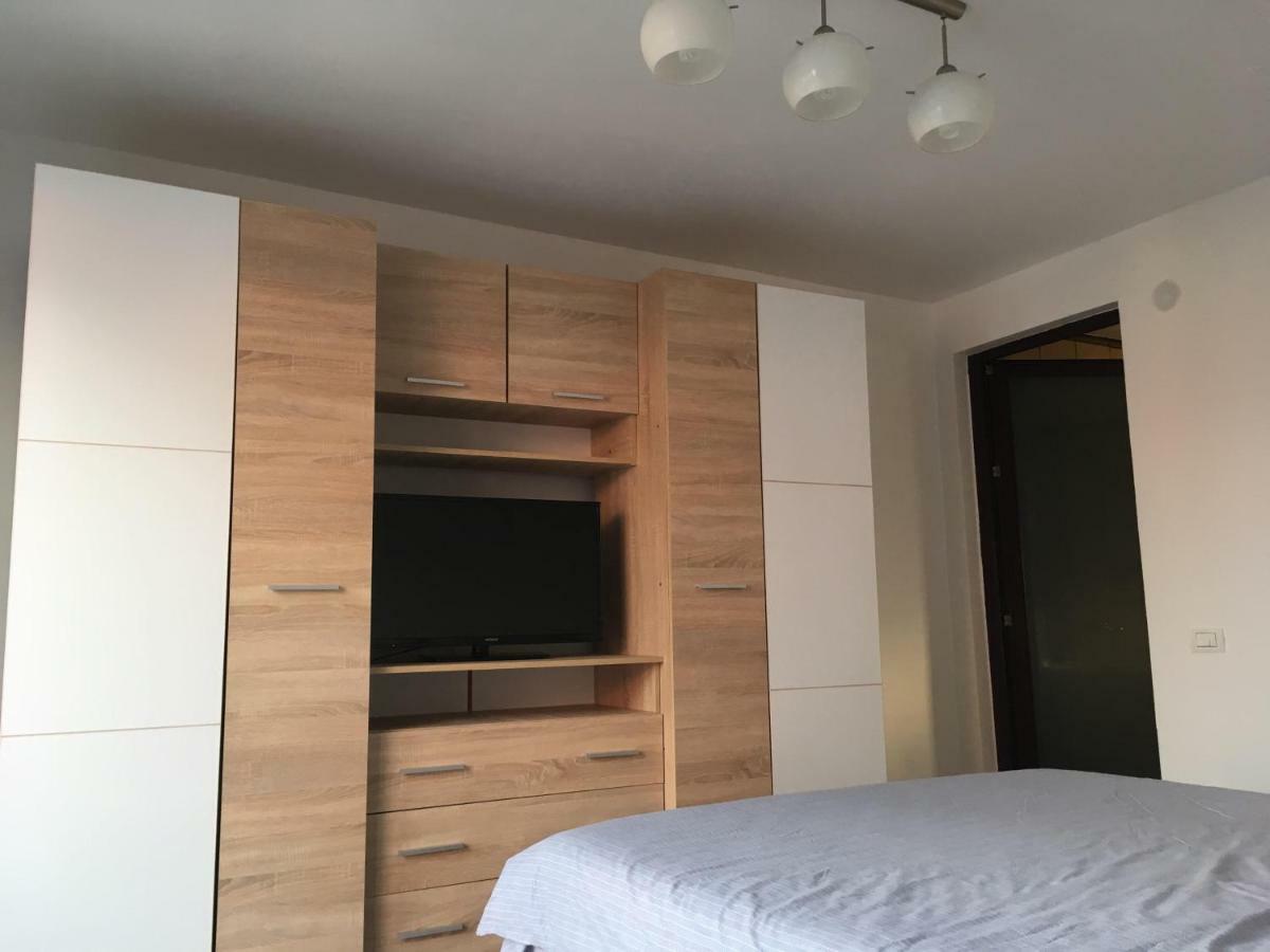 Upstairs Residence ทาร์กู จิอู ภายนอก รูปภาพ
