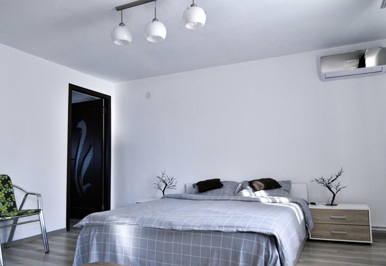 Upstairs Residence ทาร์กู จิอู ภายนอก รูปภาพ