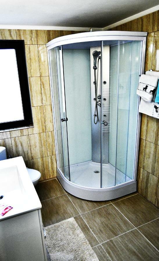Upstairs Residence ทาร์กู จิอู ภายนอก รูปภาพ