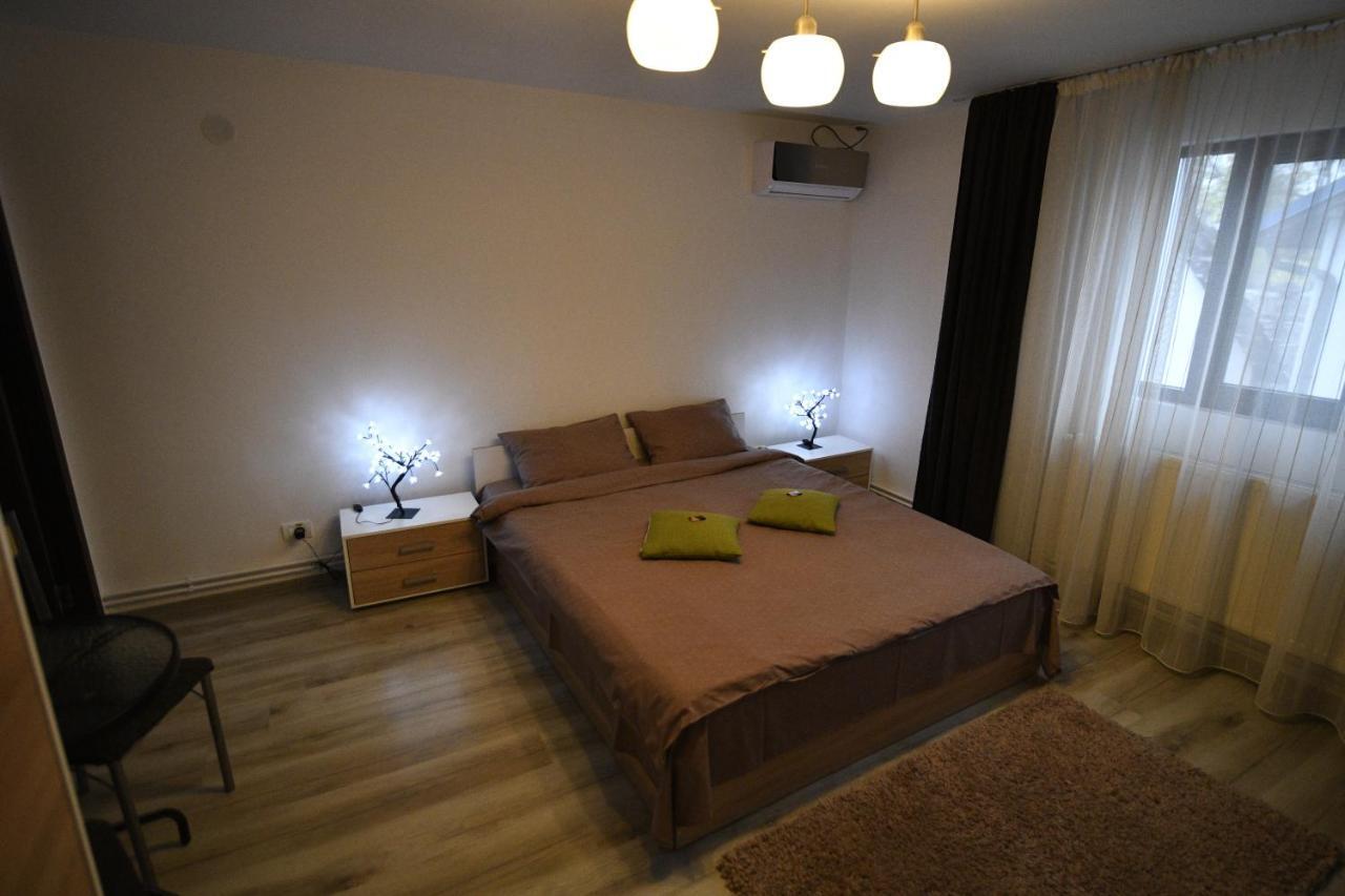 Upstairs Residence ทาร์กู จิอู ภายนอก รูปภาพ