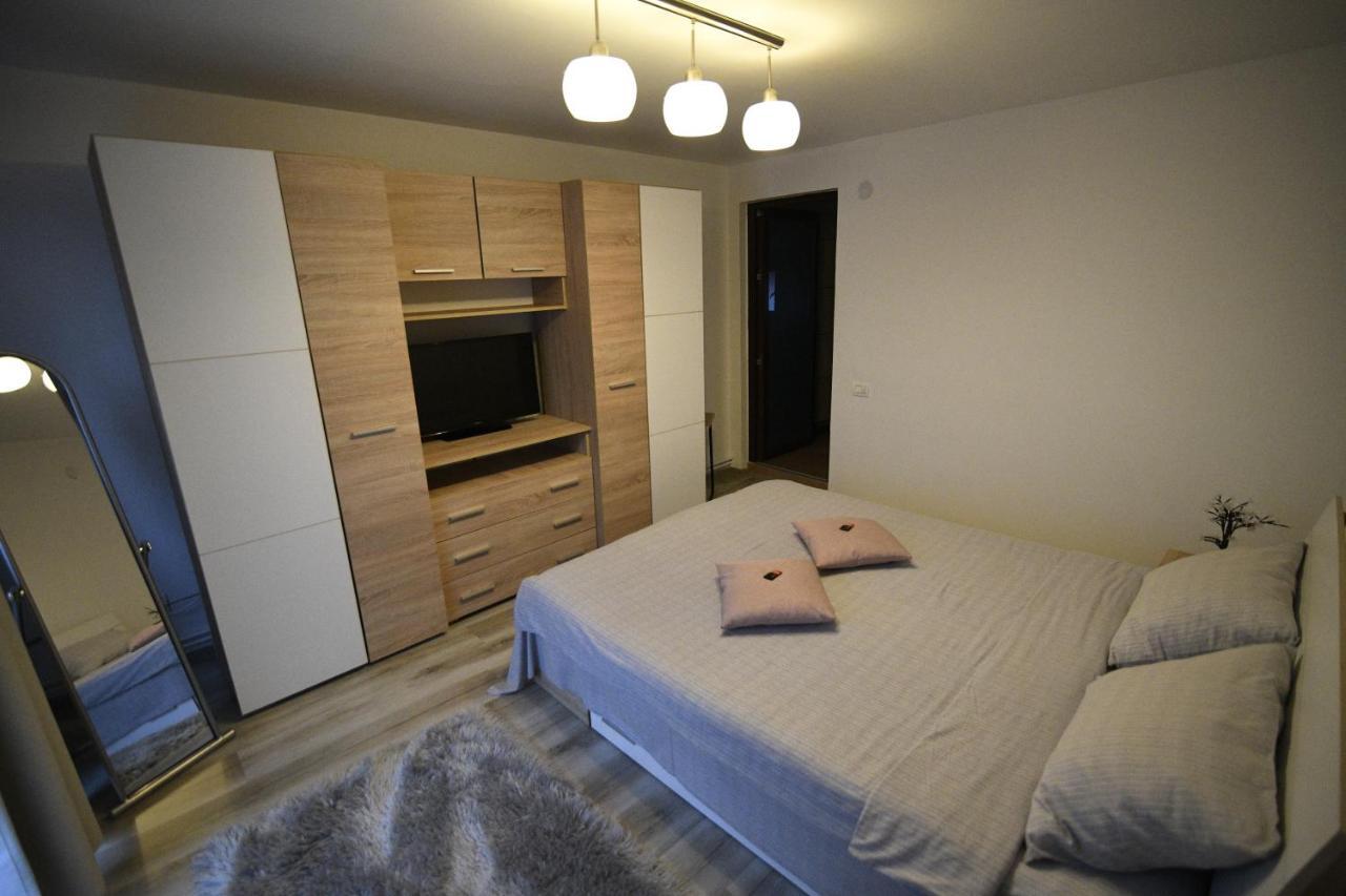 Upstairs Residence ทาร์กู จิอู ภายนอก รูปภาพ