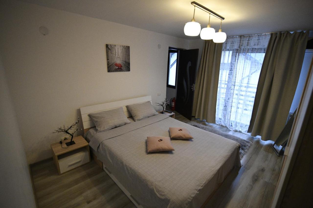 Upstairs Residence ทาร์กู จิอู ภายนอก รูปภาพ