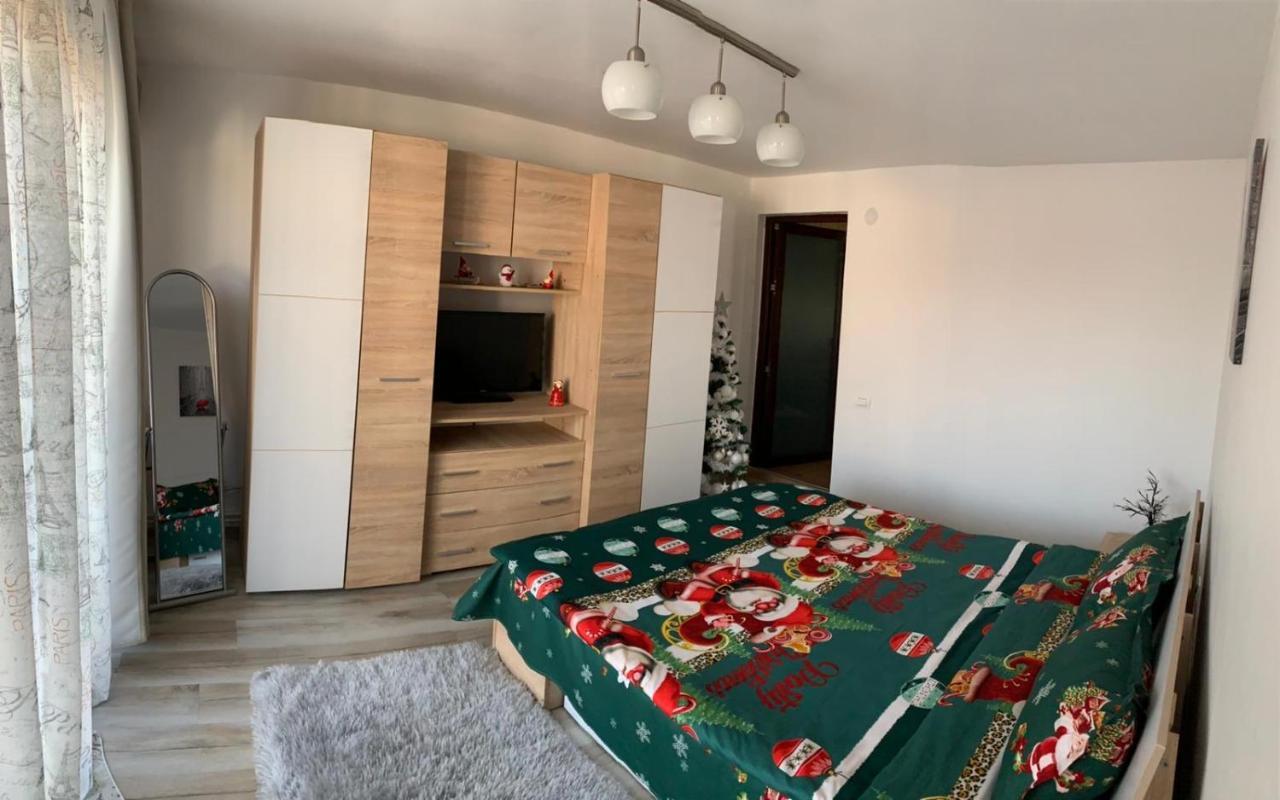 Upstairs Residence ทาร์กู จิอู ภายนอก รูปภาพ